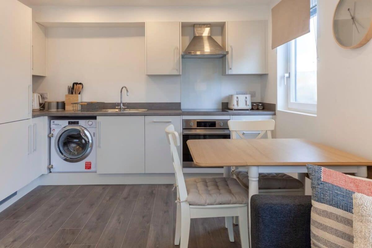 Contemporary 1 Bedroom Apartment In Ashford 阿什弗德 外观 照片